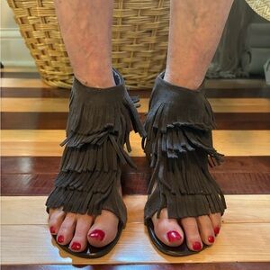 Matiko Brand
Grey suede fringe shoes